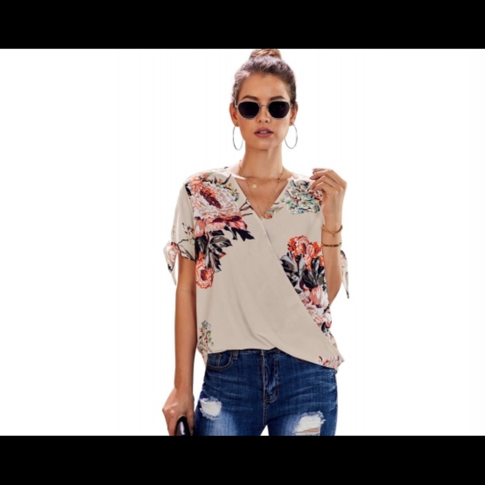 🎉HP🎉Floral Twist Top - Picture 2 of 8